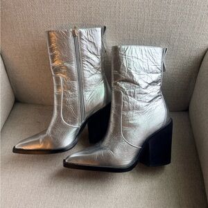 EUC LARROUDE JAMES CRINKLED SILVER METALLIC LEATHER ANKLE BOOTS